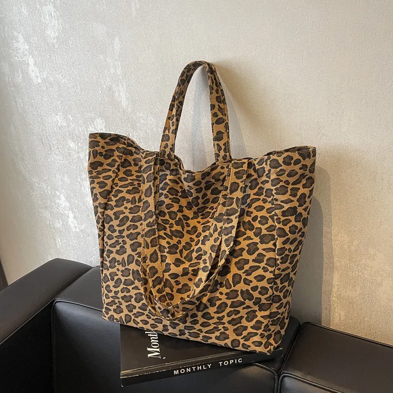 Model Large Capacity Tote Bag Leopard Print Fashion Export