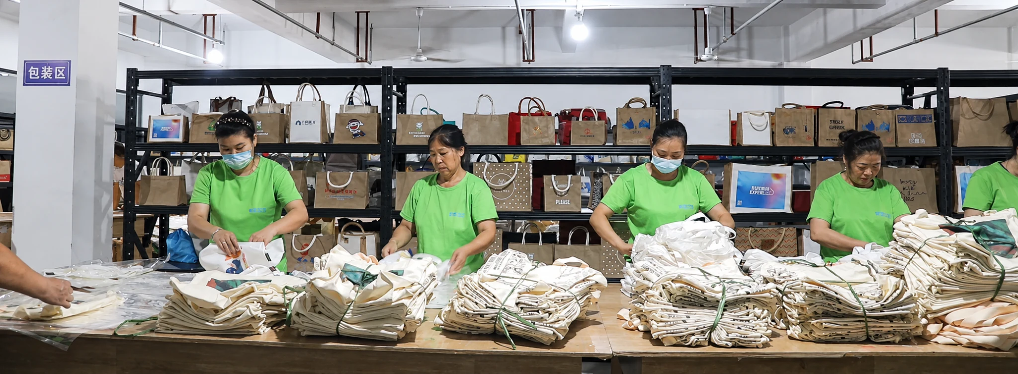 Xiangfu team sorting and packing finished reusable bags